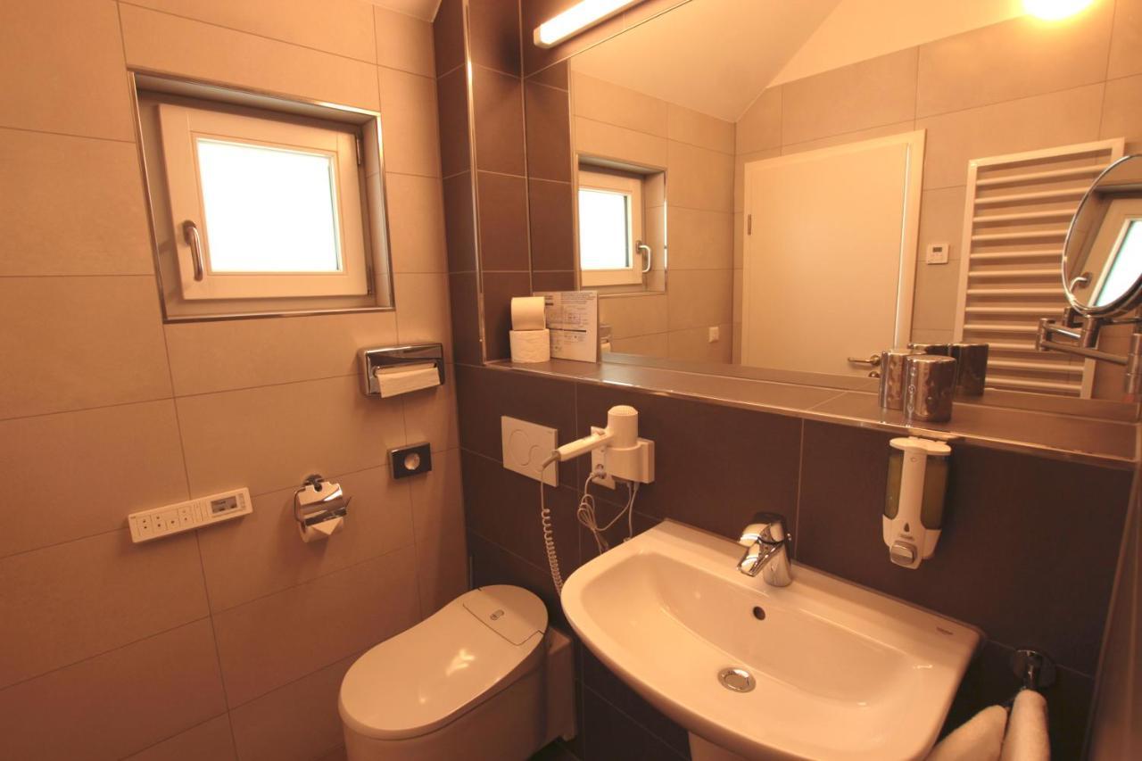 Hotel Sunnegaessle Руст Екстериор снимка