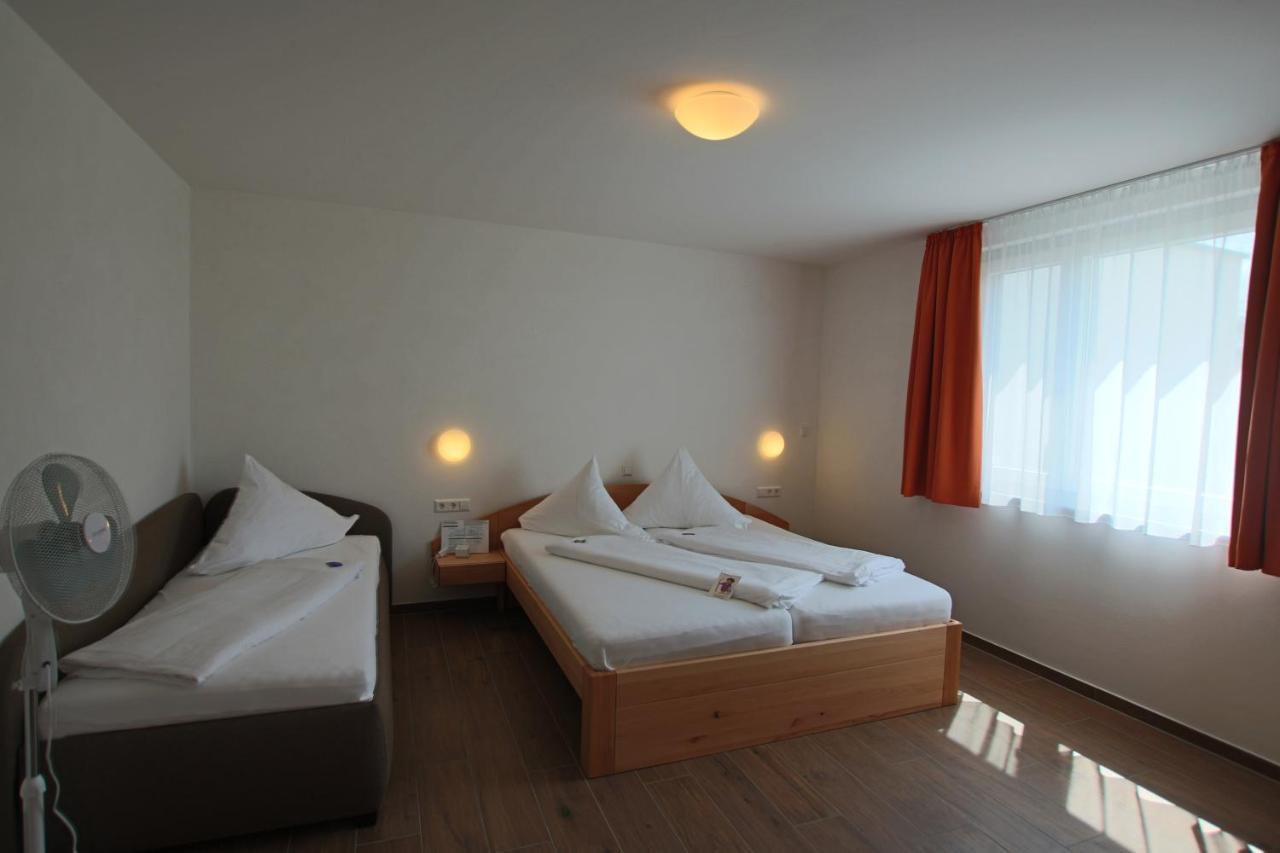 Hotel Sunnegaessle Руст Екстериор снимка