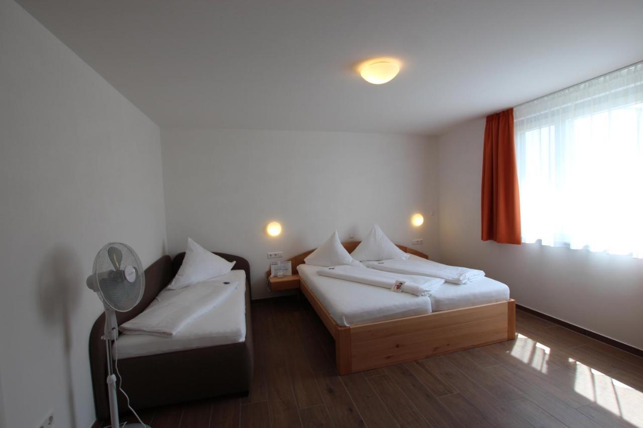 Hotel Sunnegaessle Руст Екстериор снимка